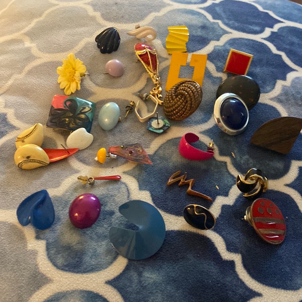 So very unique earrings over 20 different kinds